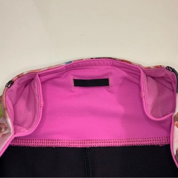 Lululemon Chase Me Crop II in Black / Secret Garden - Picture 7 of 10